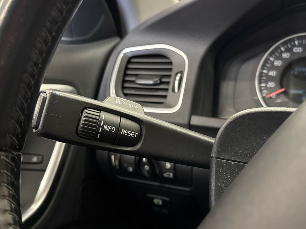 Volvo S60 2011 Punainen