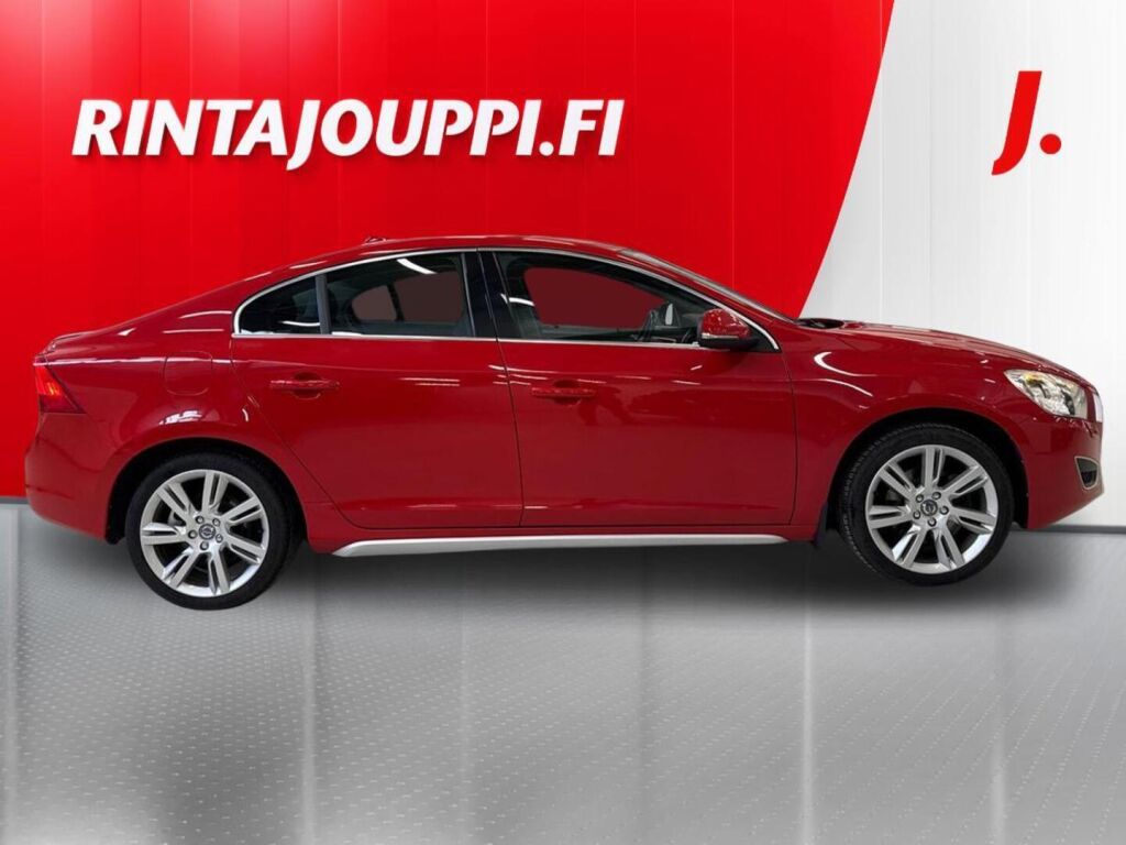 Volvo S60 2011 Punainen