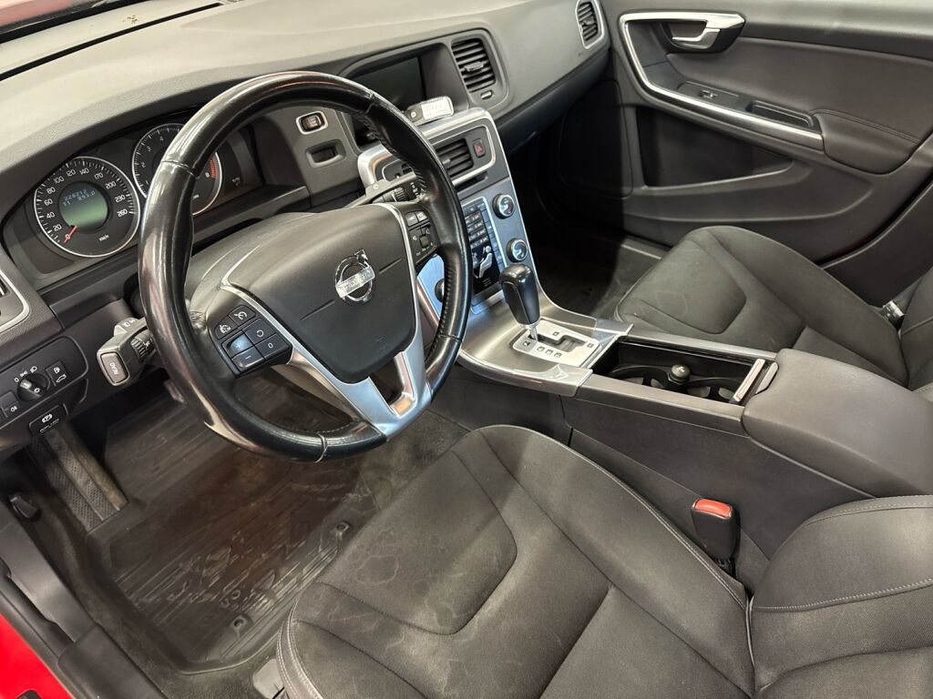 Volvo S60 2011 Punainen