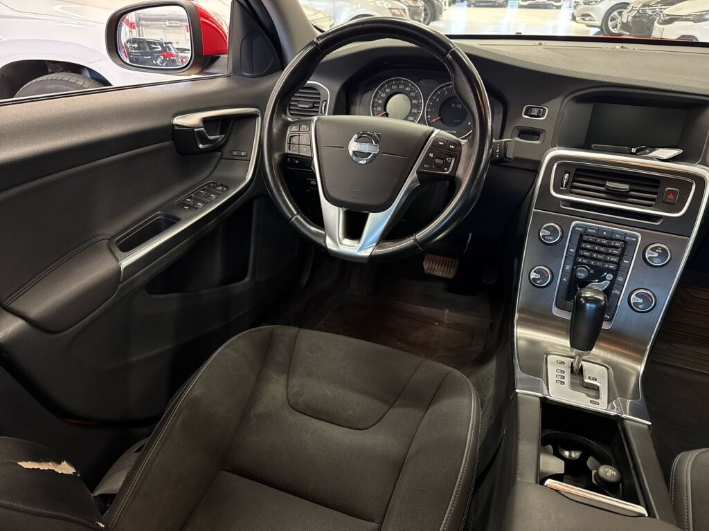 Volvo S60 2011 Punainen