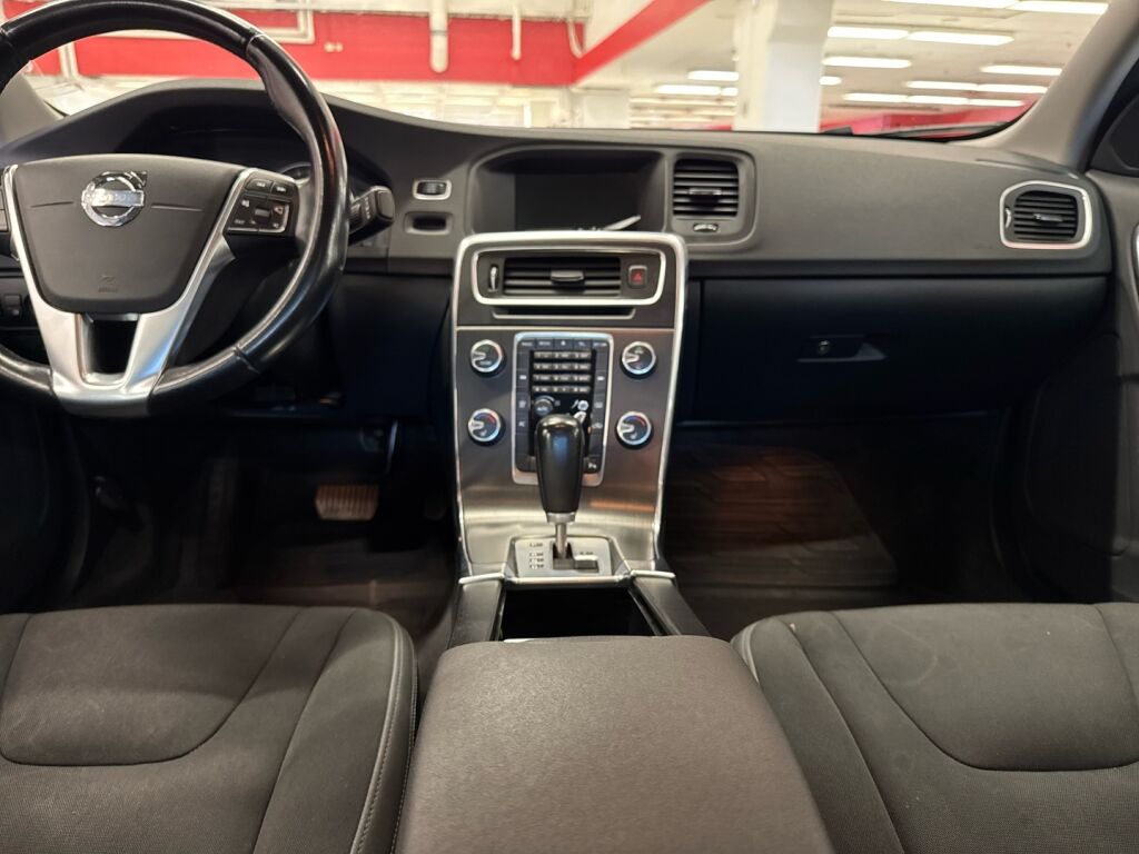 Volvo S60 2011 Punainen