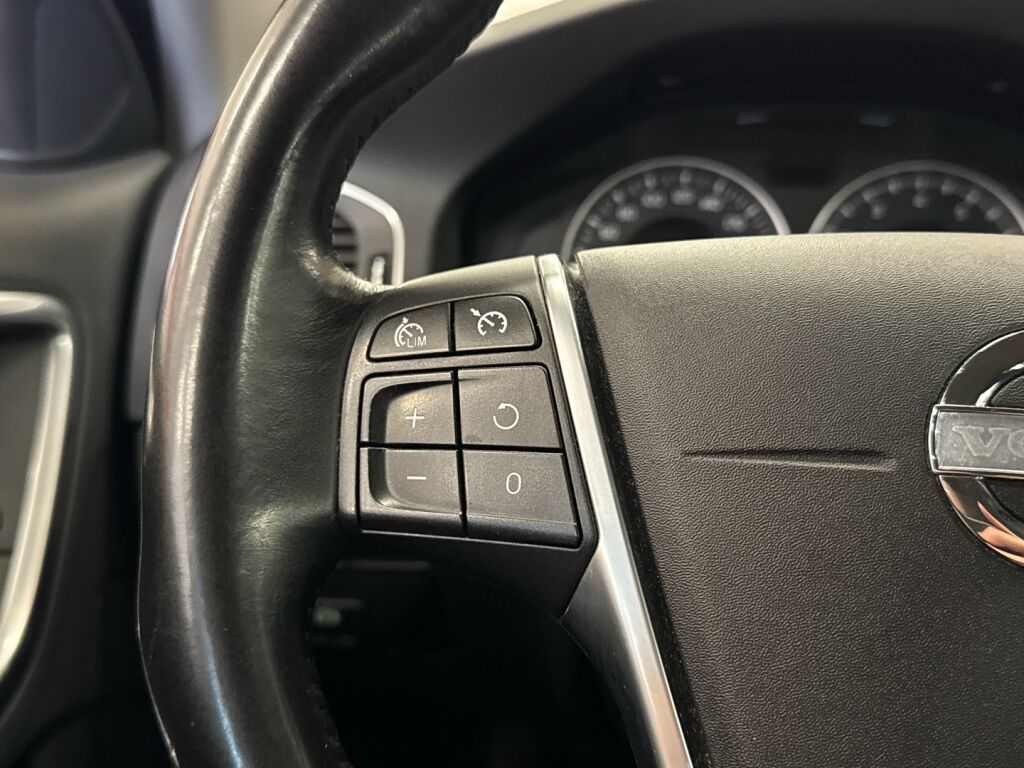 Volvo S60 2011 Punainen