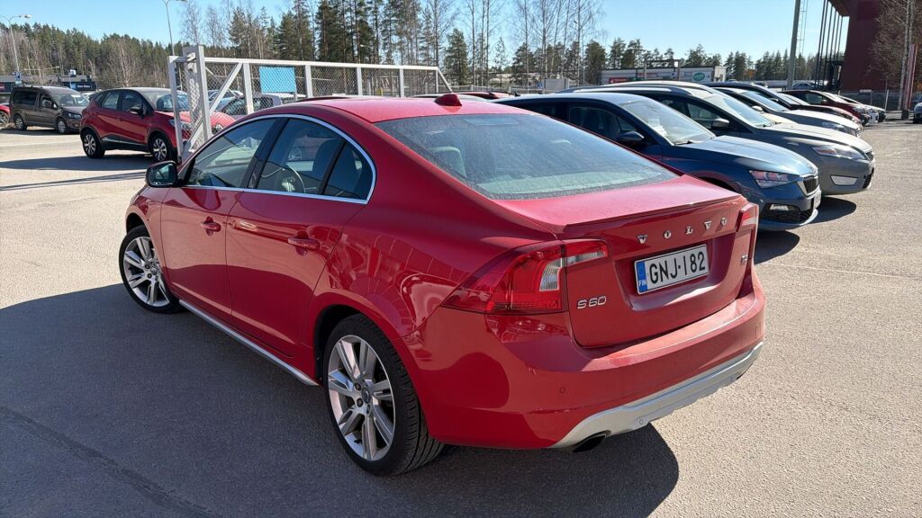 Volvo S60 2011 Punainen