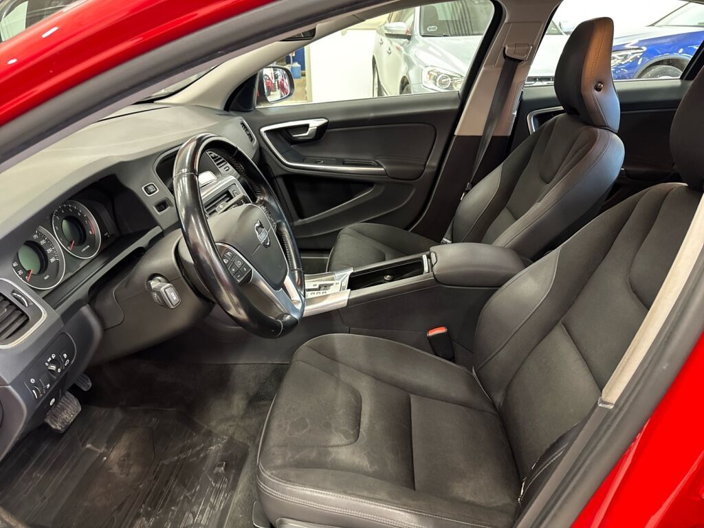 Volvo S60 2011 Punainen