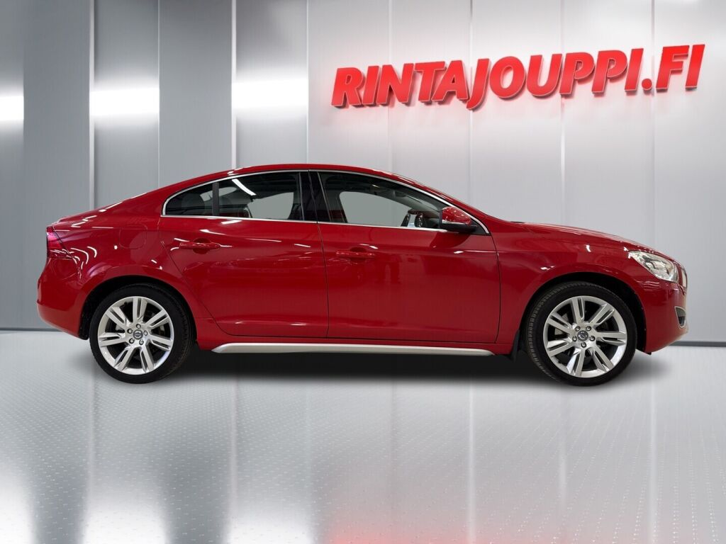 Volvo S60 2011 Punainen