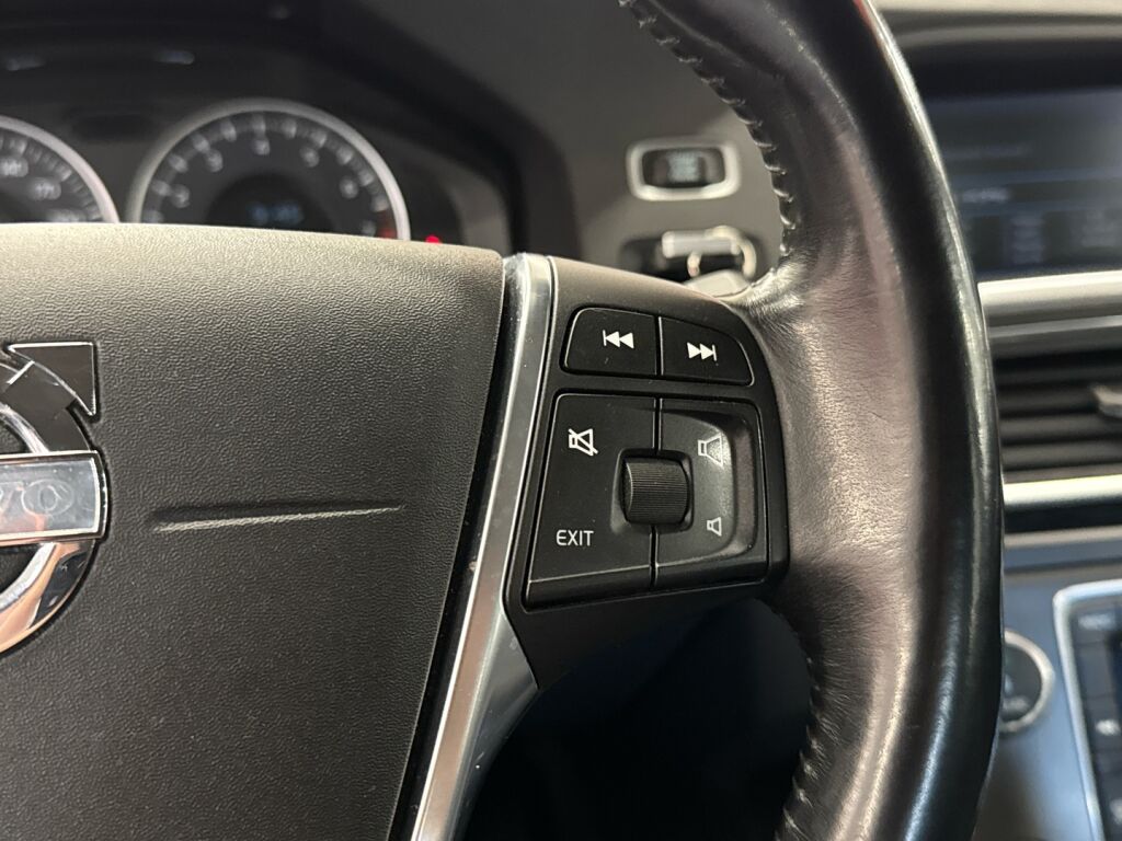 Volvo S60 2011 Punainen