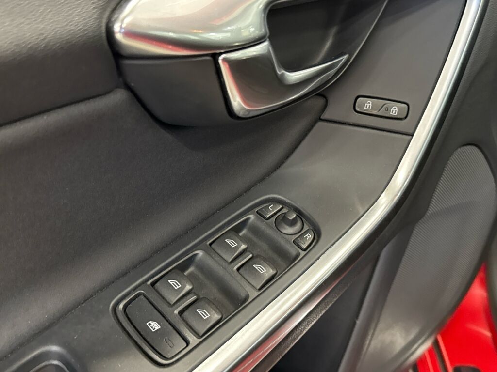 Volvo S60 2011 Punainen
