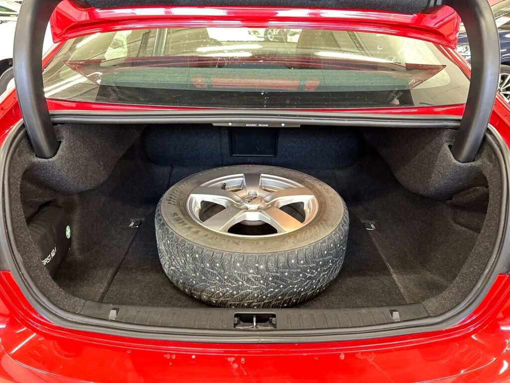 Volvo S60 2011 Punainen