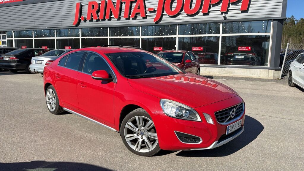 Volvo S60 2011 Punainen