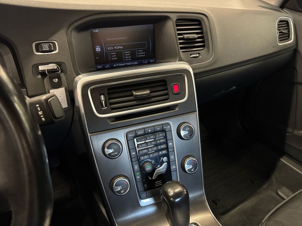 Volvo S60 2011 Punainen