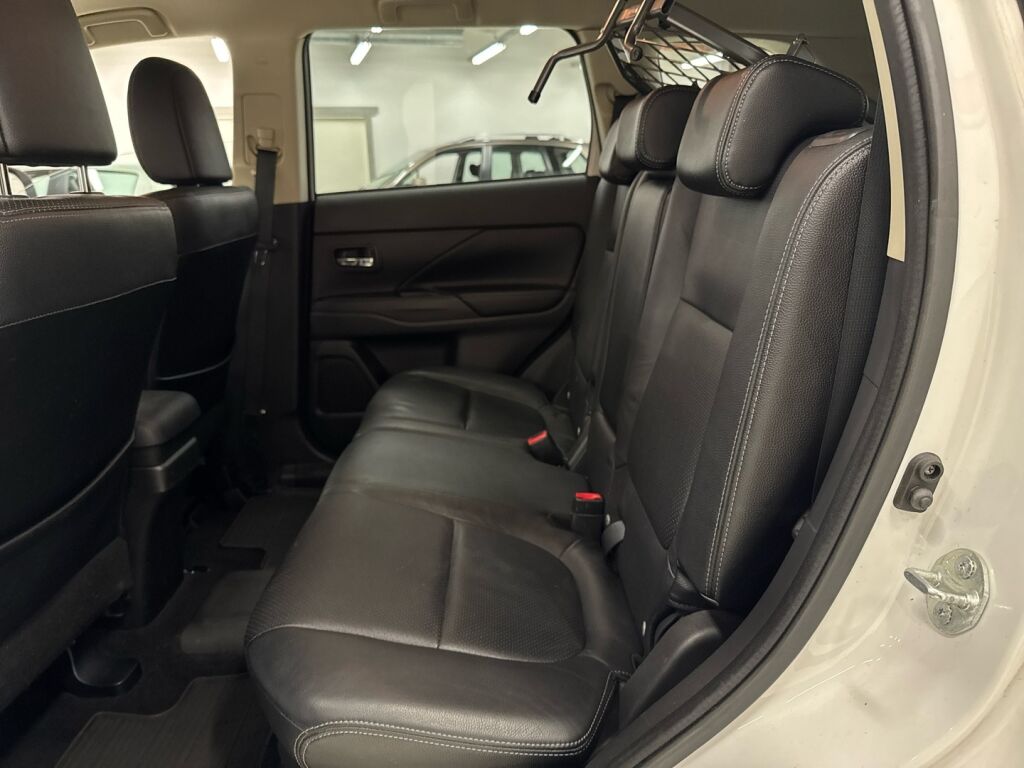 Mitsubishi Outlander PHEV 2014 Valkoinen