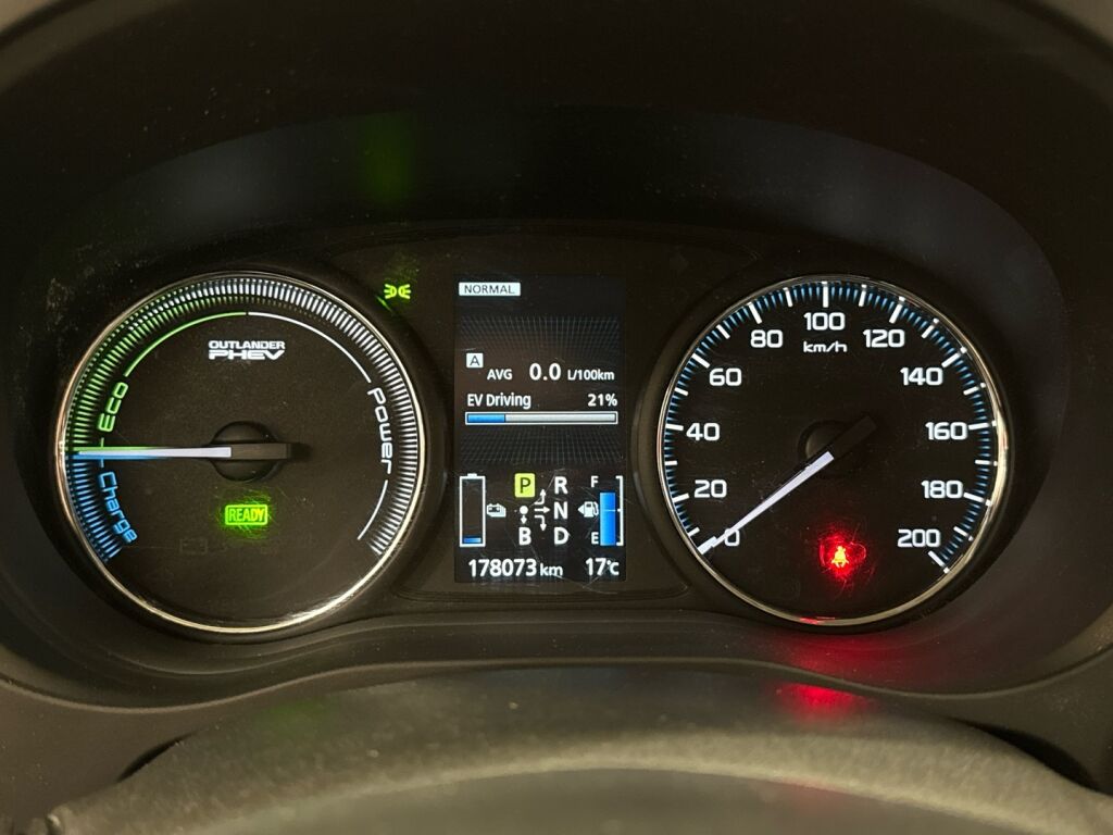 Mitsubishi Outlander PHEV 2014 Valkoinen