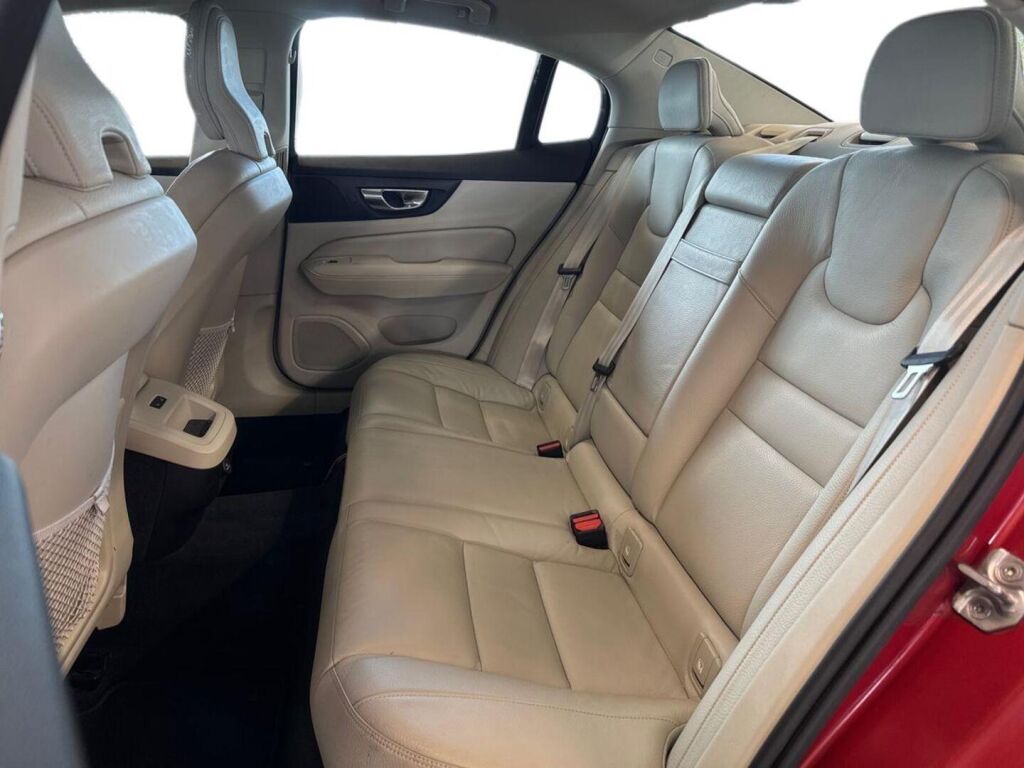 Volvo S60 2020 Metallinhohto Punainen (Fusion Red)
