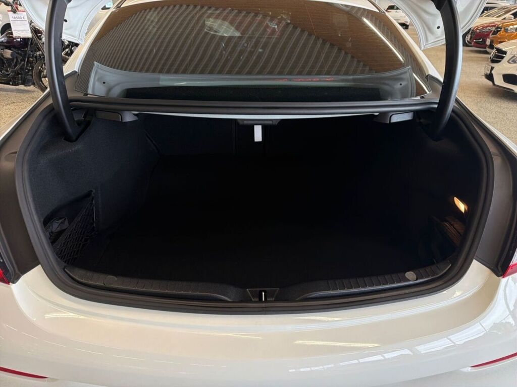 Mercedes-Benz C 2019 Valkoinen