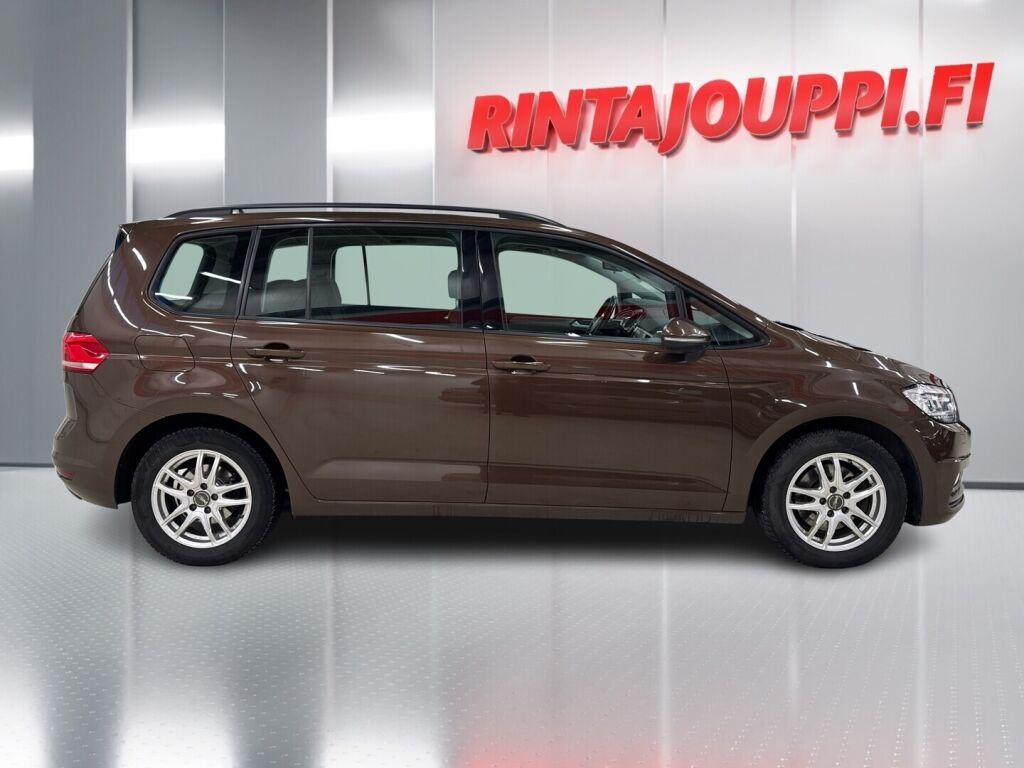 Volkswagen Touran 2016 Ruskea (beige)