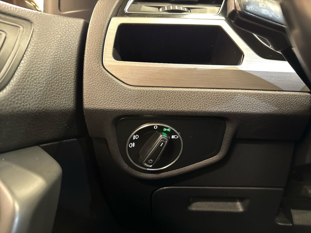 Volkswagen Touran 2016 Ruskea (beige)