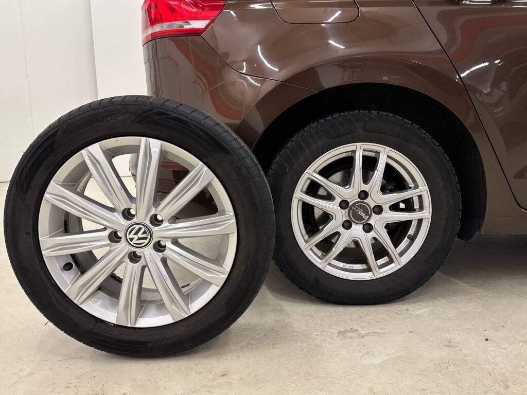 Volkswagen Touran 2016 Ruskea (beige)