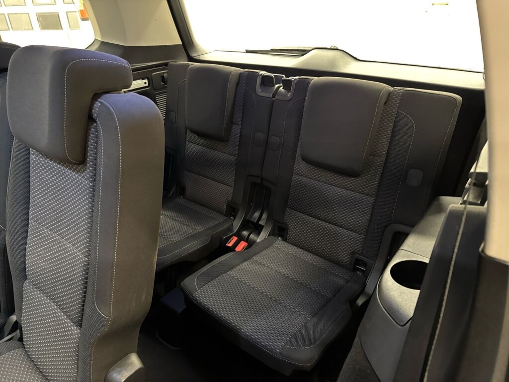 Volkswagen Touran 2016 Ruskea (beige)