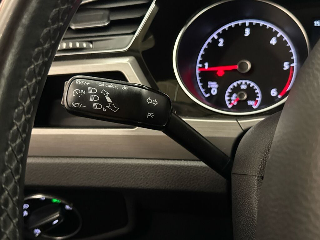 Volkswagen Touran 2016 Ruskea (beige)