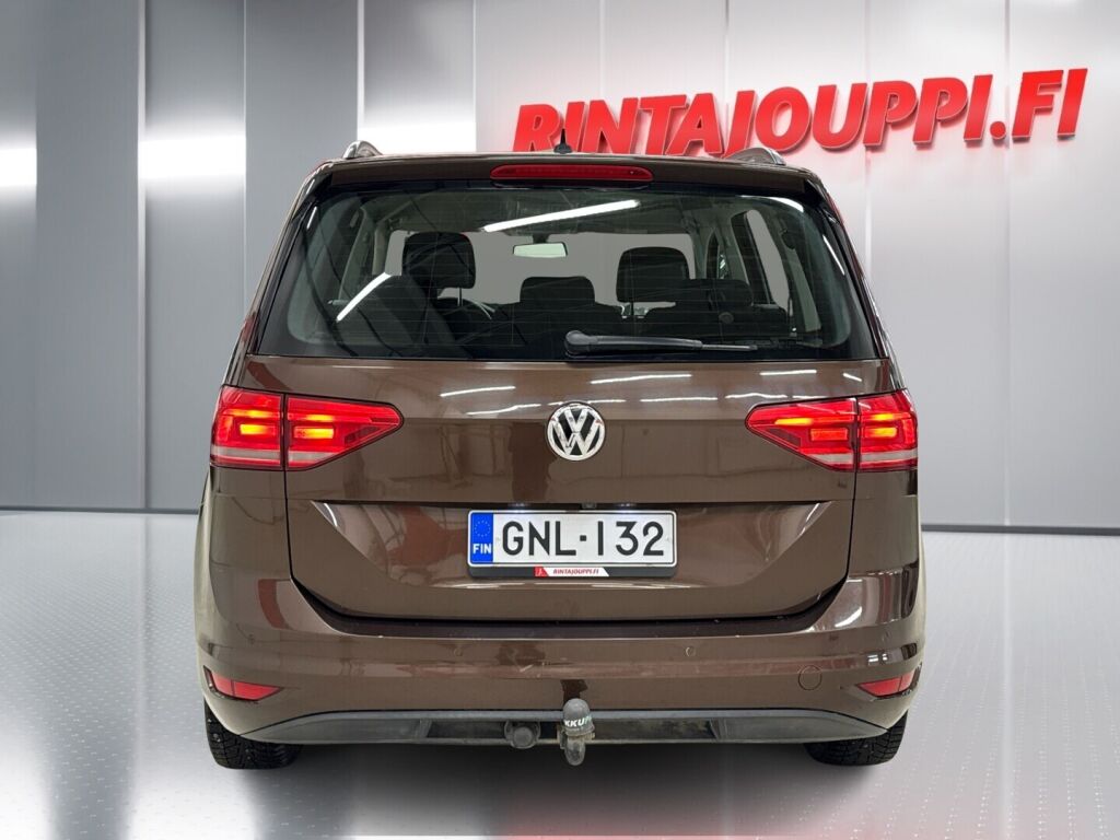 Volkswagen Touran 2016 Ruskea (beige)