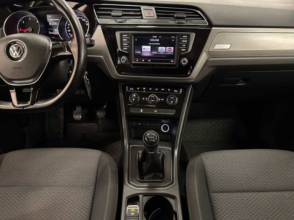 Volkswagen Touran 2016 Ruskea (beige)