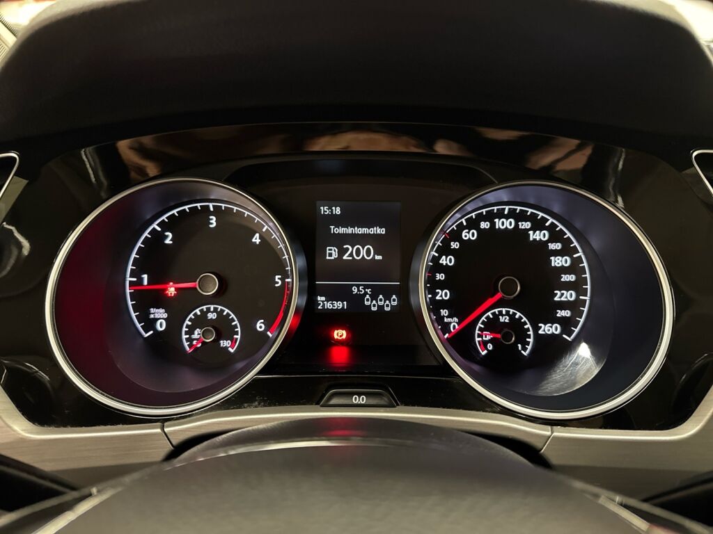 Volkswagen Touran 2016 Ruskea (beige)