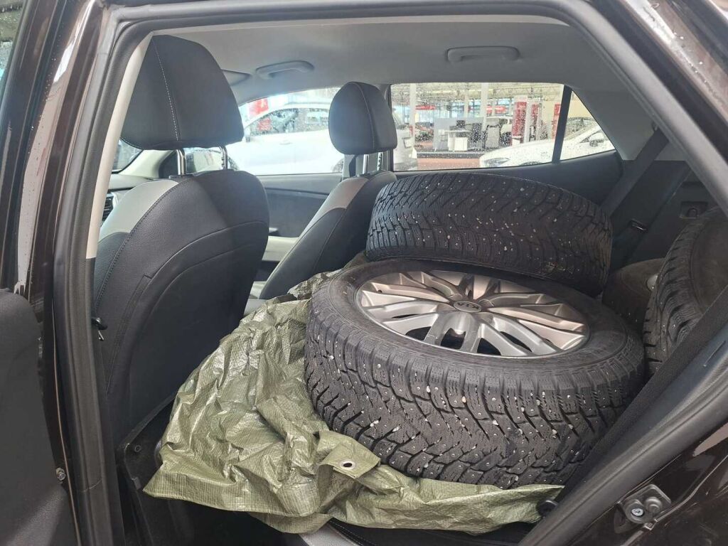 Kia Stonic 2020 Ruskea (beige)