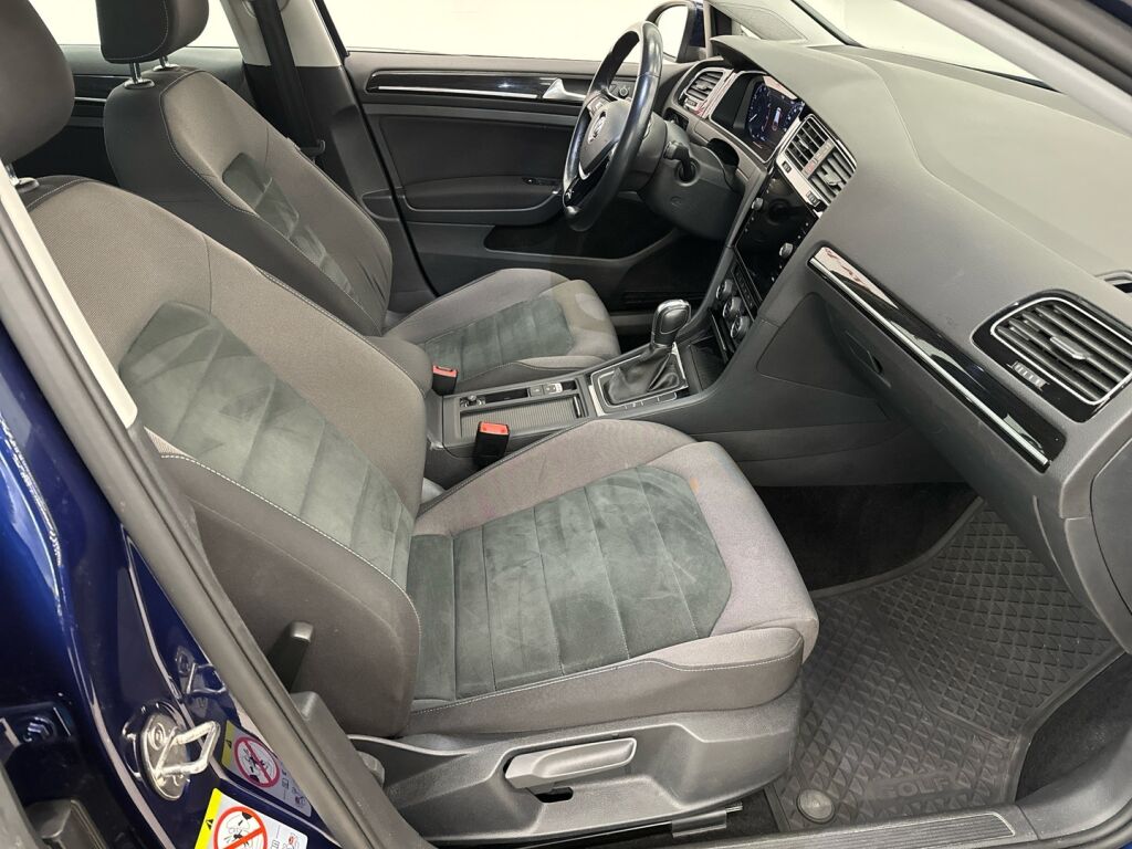 Volkswagen Golf 2019 Sininen
