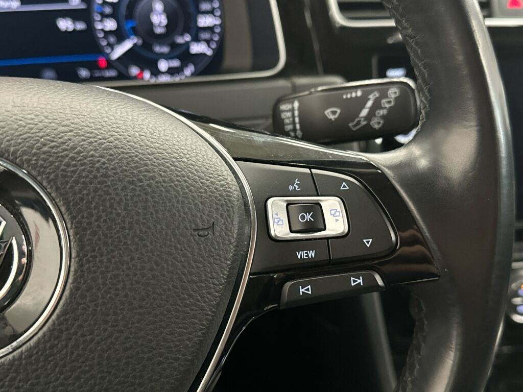 Volkswagen Golf 2019 Sininen