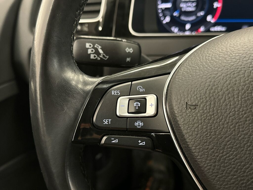 Volkswagen Golf 2019 Sininen