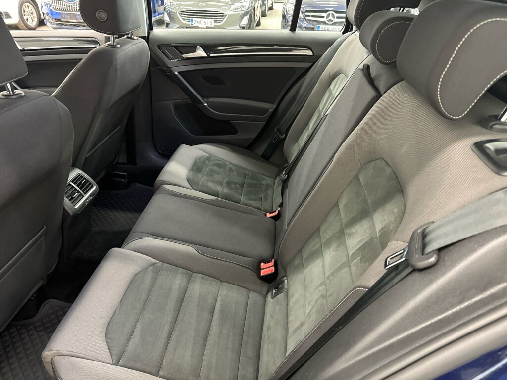 Volkswagen Golf 2019 Sininen