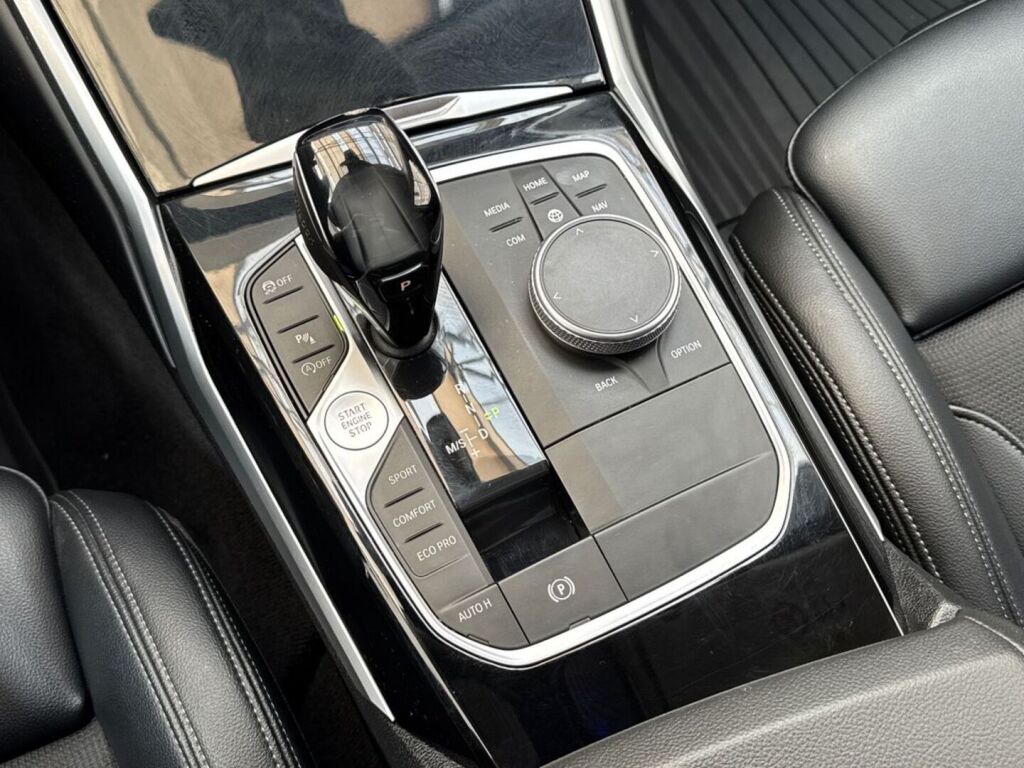 BMW 318 2019 Musta