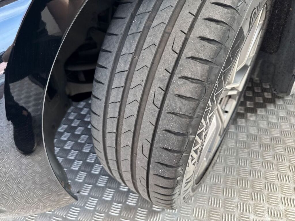 BMW 318 2019 Musta