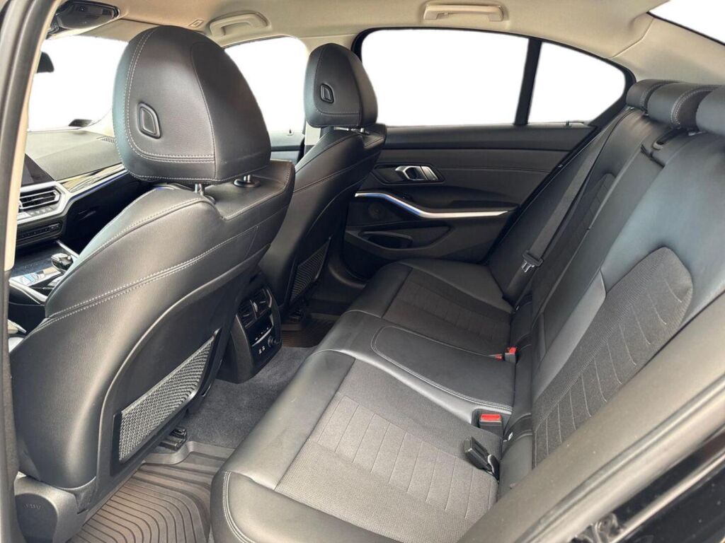 BMW 318 2019 Musta