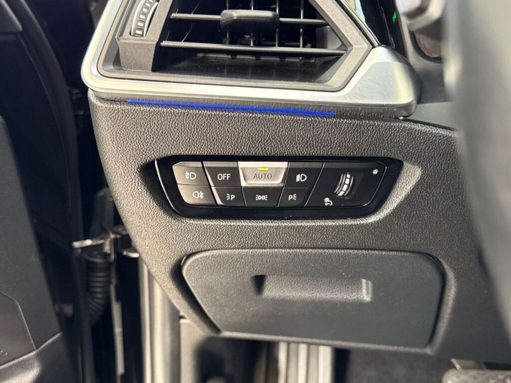 BMW 318 2019 Musta