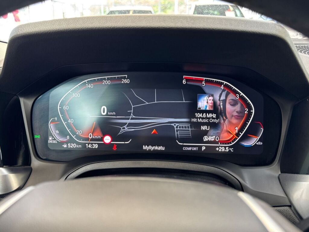 BMW 318 2019 Musta