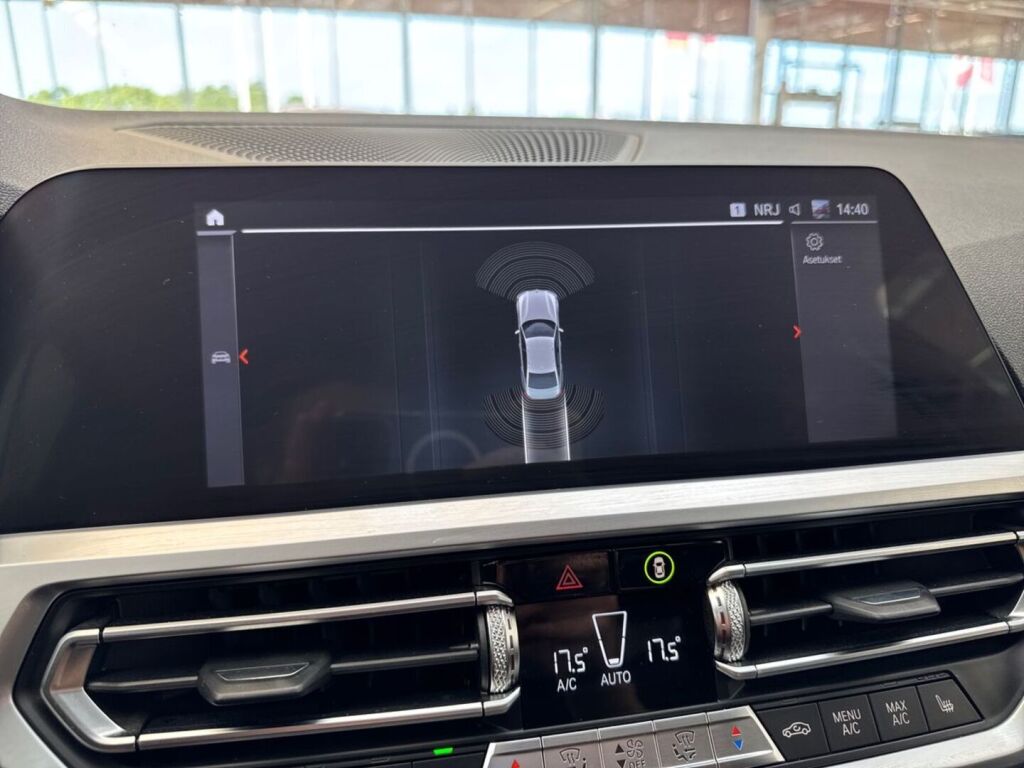 BMW 318 2019 Musta