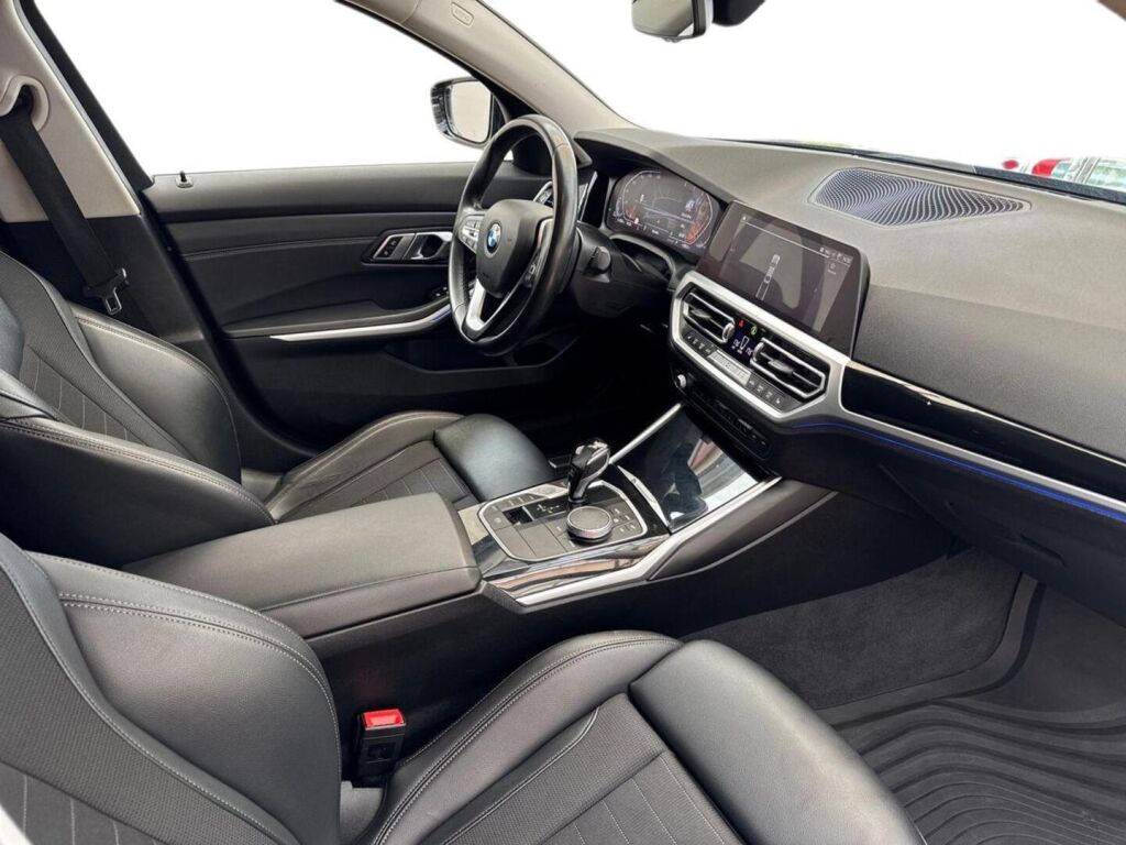 BMW 318 2019 Musta