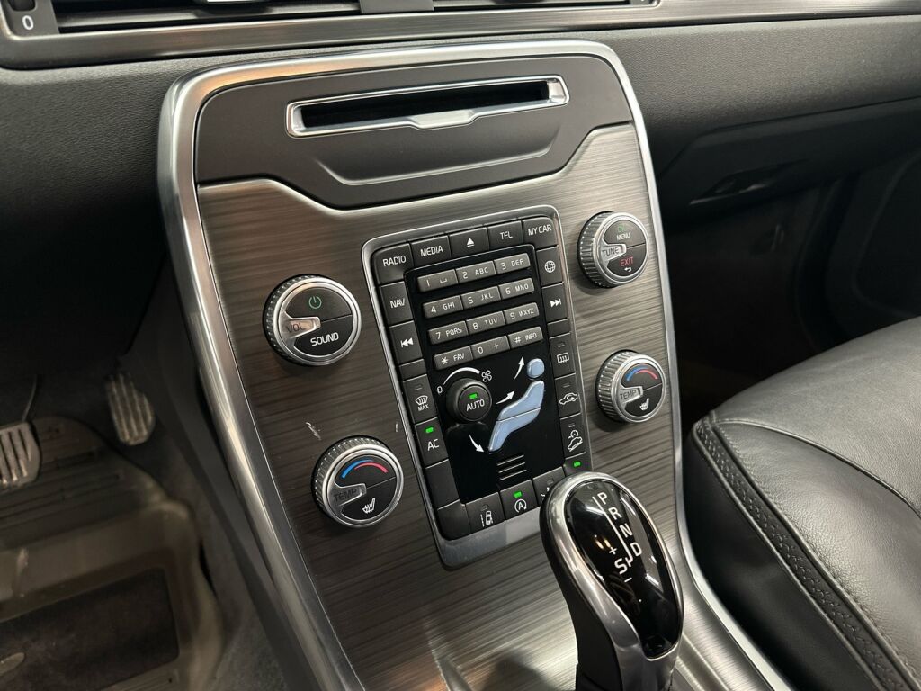 Volvo XC70 2016 Valkoinen