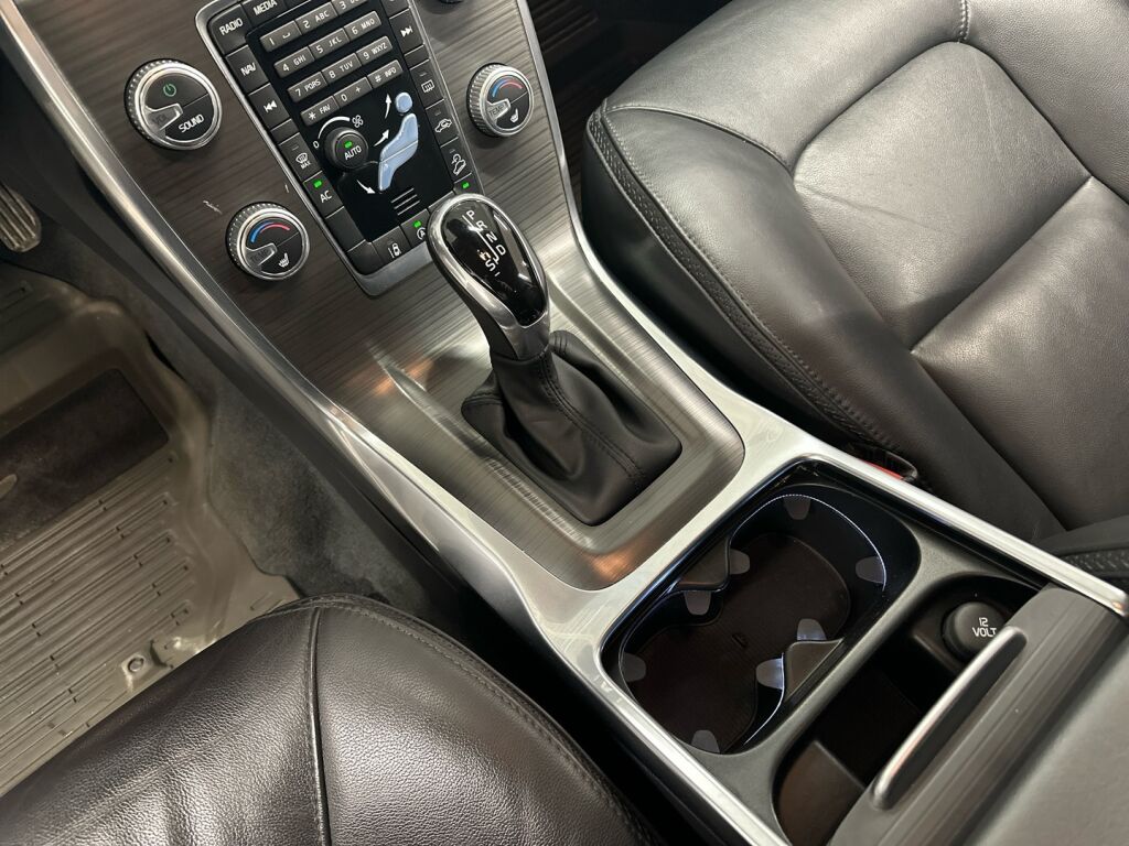 Volvo XC70 2016 Valkoinen