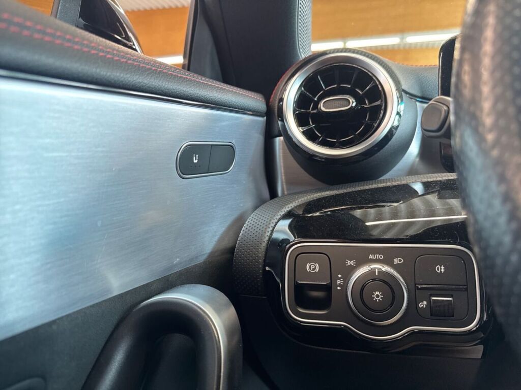 Mercedes-Benz CLA 2019 Musta