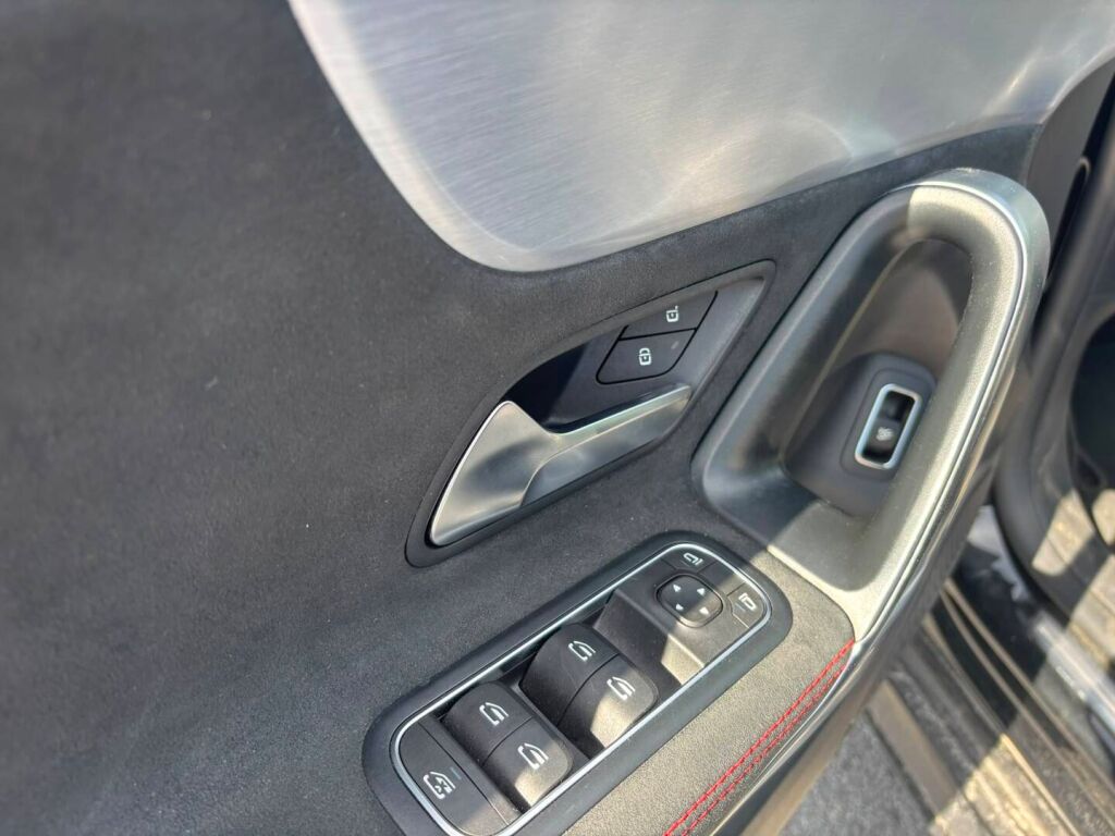 Mercedes-Benz CLA 2019 Musta