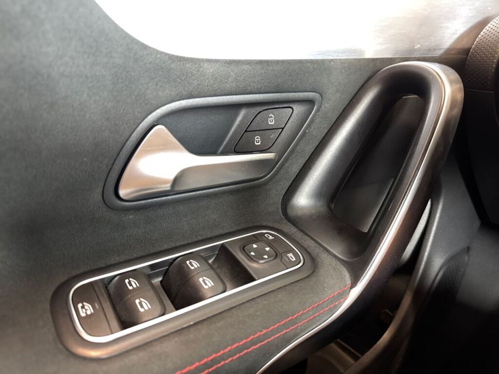 Mercedes-Benz CLA 2019 Musta