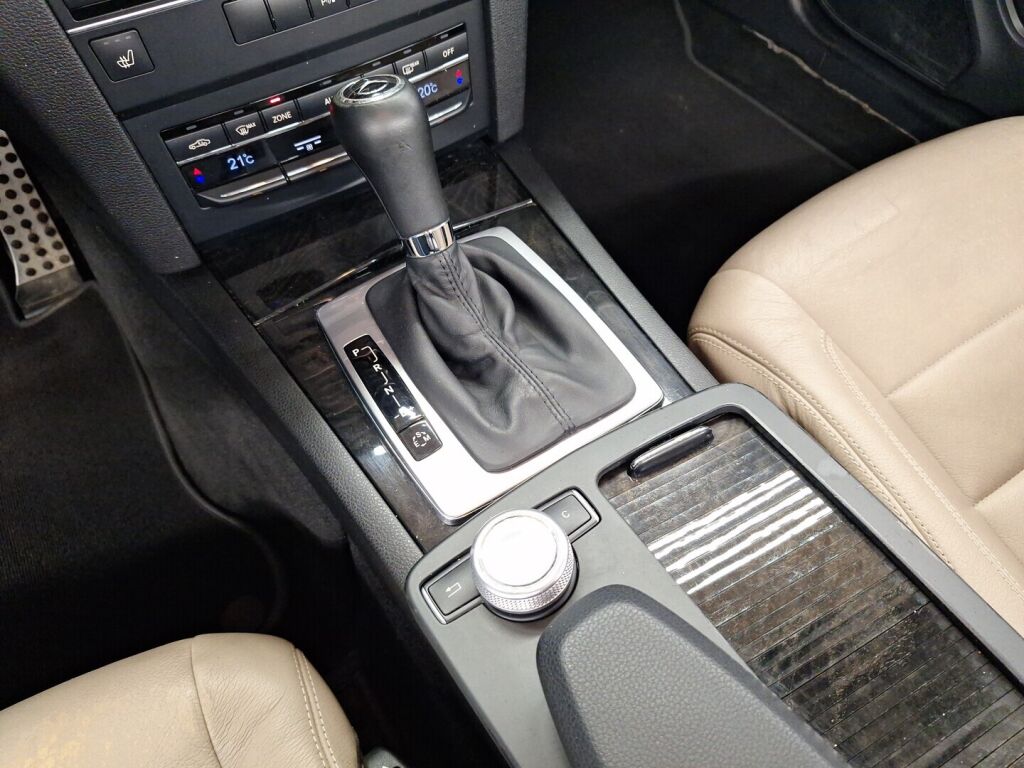 Mercedes-Benz E 2010 Musta