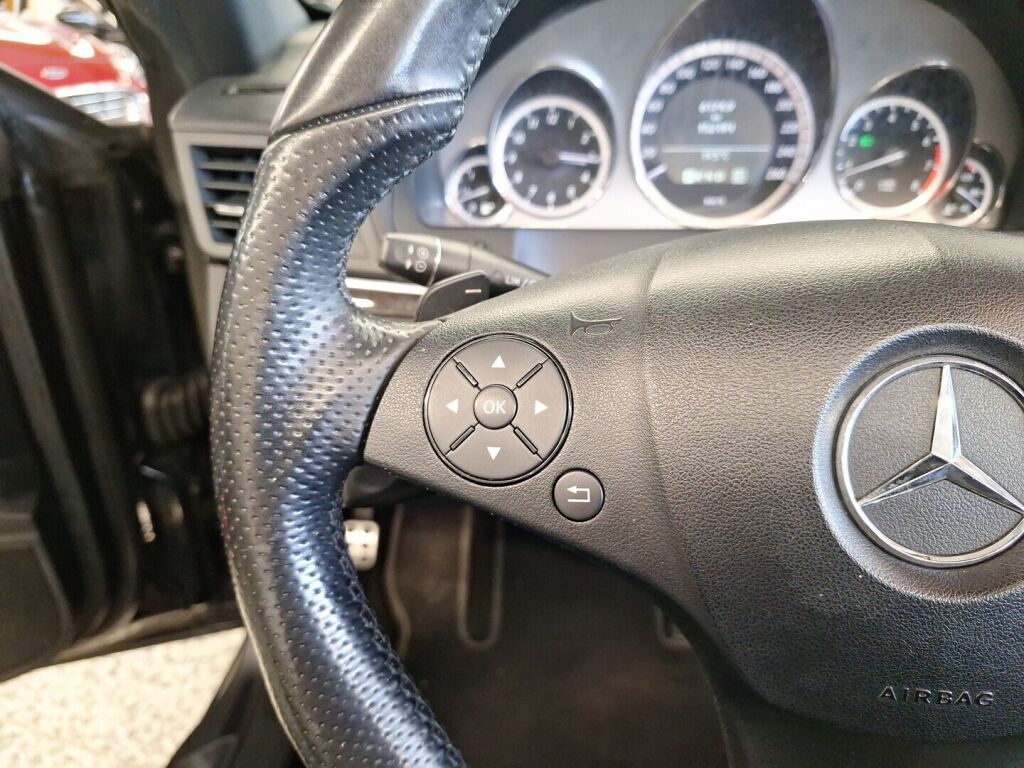 Mercedes-Benz E 2010 Musta