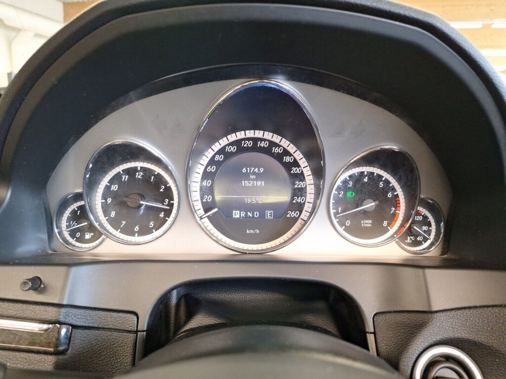 Mercedes-Benz E 2010 Musta