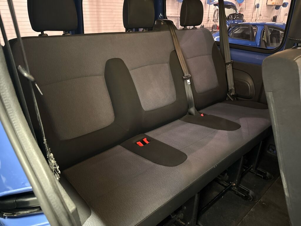 Opel Vivaro 2016 Sininen