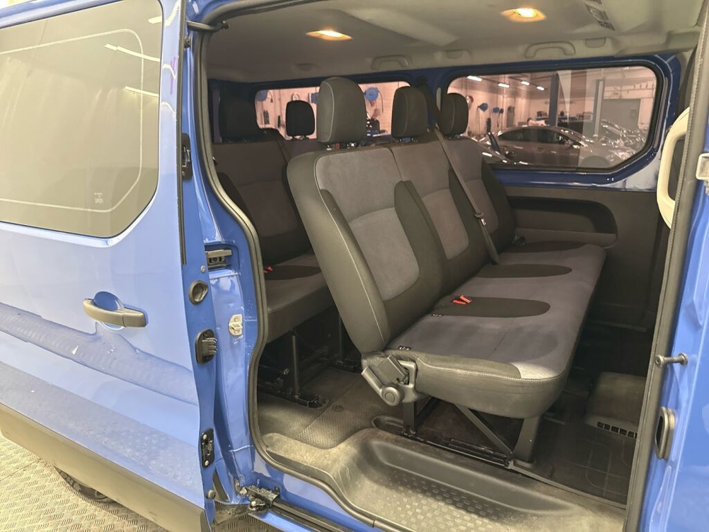 Opel Vivaro 2016 Sininen