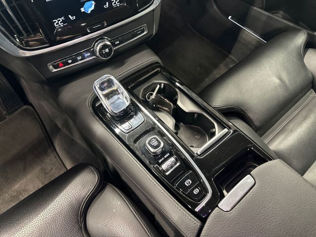 Volvo S90 2019 Musta