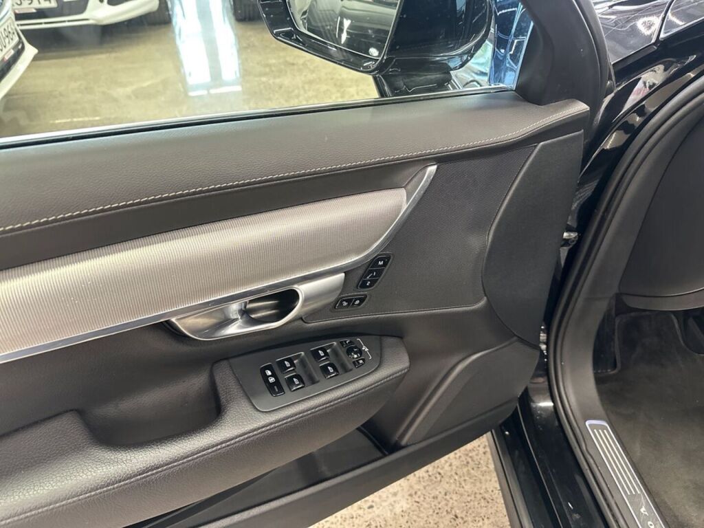 Volvo S90 2019 Musta